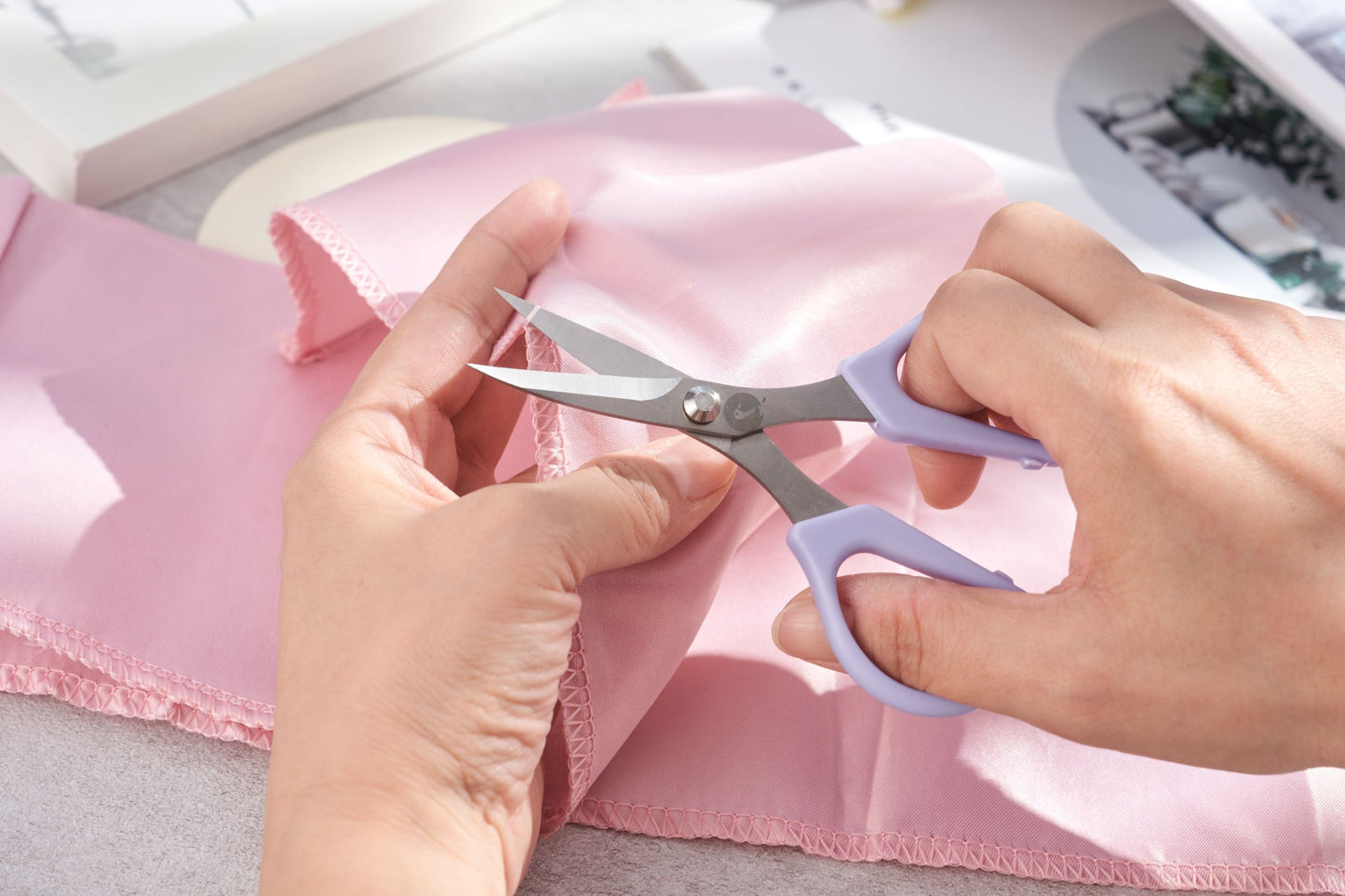 4.7" Curved Tip Embroidery Scissors