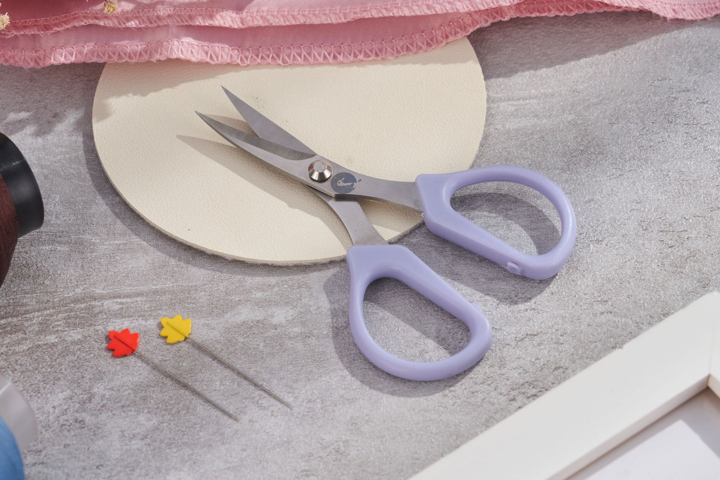 4.7" Curved Tip Embroidery Scissors